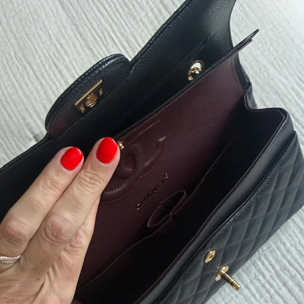 Chanel Classic Double Flap Medium Black Quilted Shoulder Bag with Gold Hardware - Picture 4 of 13